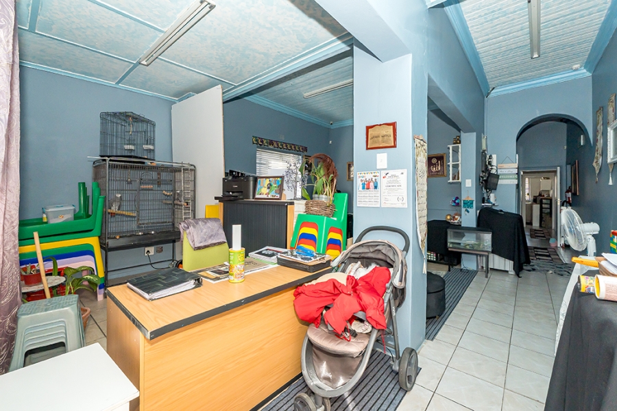 5 Bedroom Property for Sale in Wynberg Upper Western Cape